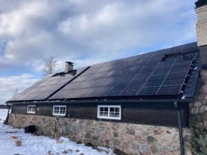 Nõva villa päikesepaneelid