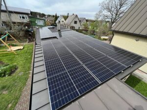 Solarlink OÜ paigaldatud päikesepaneelid Valtsplekk katus Pärnus